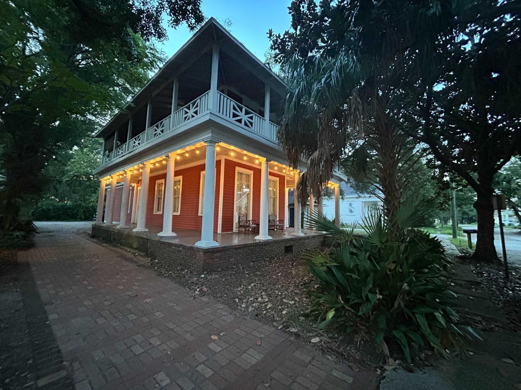 Pretty Peach Palace-Historic, Mins To Downtown Мобил Екстериор снимка